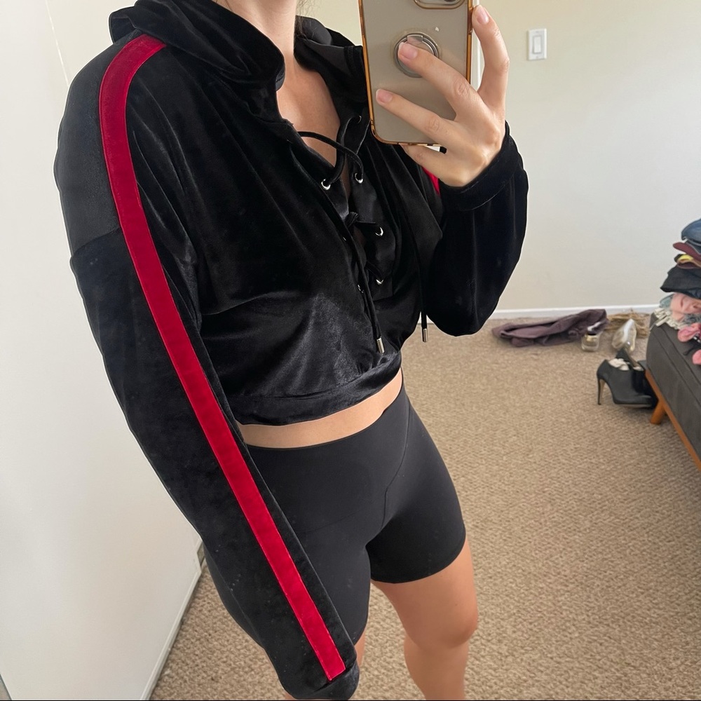 TOBI CROP SWEATSHIRT